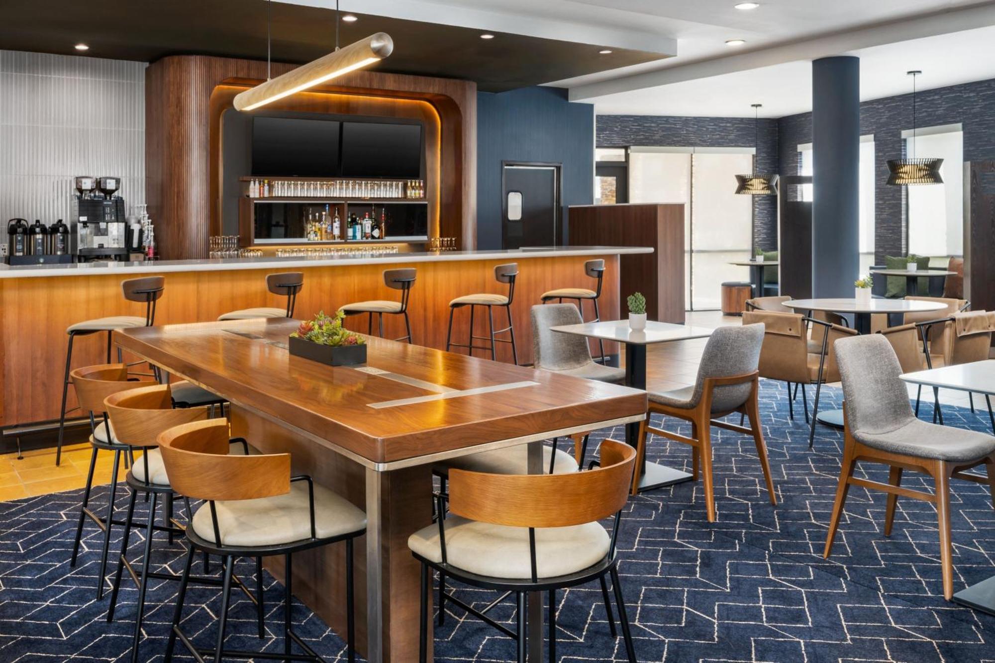 Отель Courtyard By Marriott Оберн Экстерьер фото